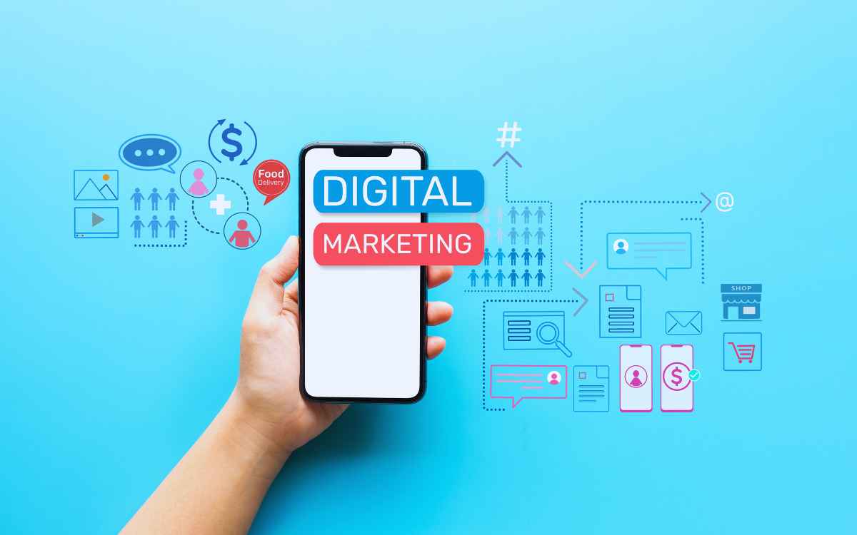 Vemos una imagen con diferentes elementos referidos al marketing digital, en referencia a la evolución de los términos "marketing" y "mercadotecnia".
